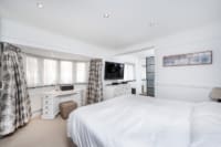 5-bedroom detached family home with garden, swimming pool and parking in Harrow HA1