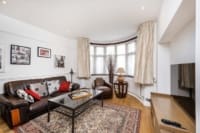 5-bedroom detached family home with garden, swimming pool and parking in Harrow HA1