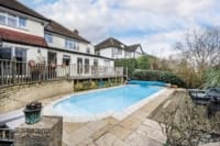 5-bedroom detached family home with garden, swimming pool and parking in Harrow HA1