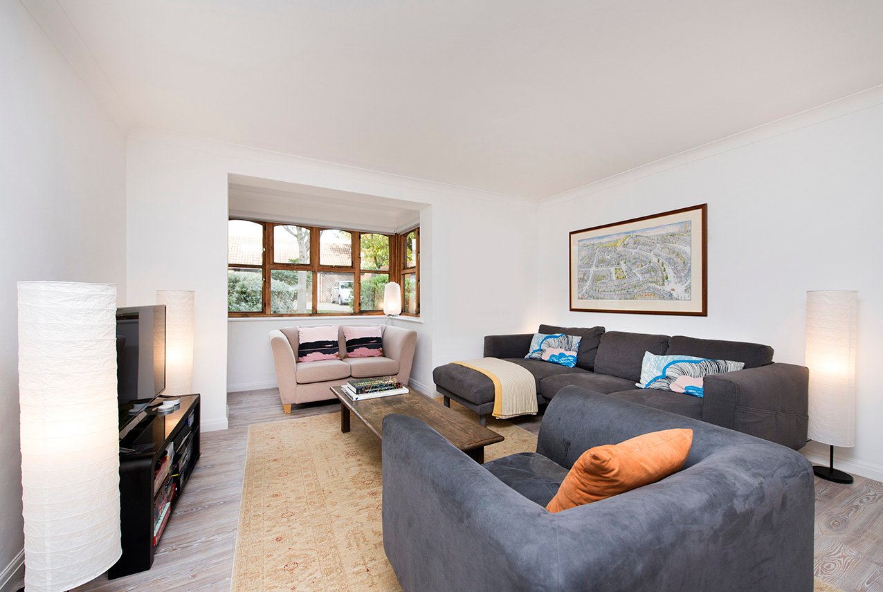 3-bed flat with parking and terrace for sale in London NW4