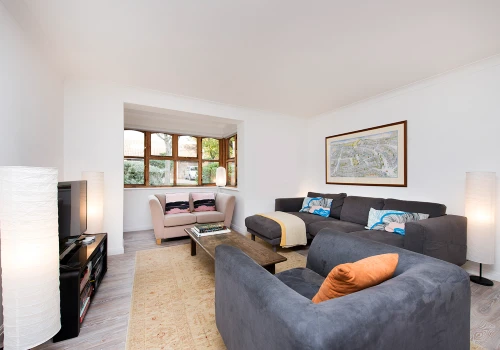 3-bed flat for sale in London NW4