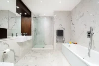 Modern 2-bedroom 2-bathroom flat with porter for sale in Fitzrovia central London