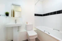 2 bedroom flat with parking for rent in Kilburn Park London NW6
