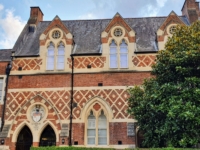 4-bedroom terraced house with garden for rent in London Battersea SW11