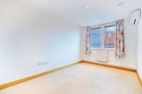 Modern 3-bedroom flat for sale in Hampstead London NW3