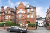 2-bedroom flat with a roof terrace to let in Belsize Park Hampstead London NW3