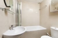 2-bedroom flat with a roof terrace to let in Belsize Park Hampstead London NW3