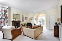 2-bedroom flat with a roof terrace to let in Belsize Park London NW3
