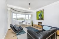 Art deco 2-bedroom flat for sale in Highgate London N6